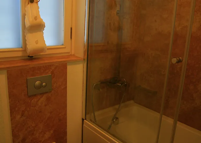 Gule Cunda Готель *