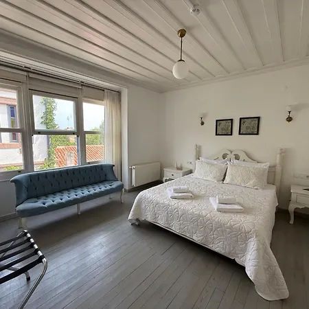 Gule Cunda Ayvalı
