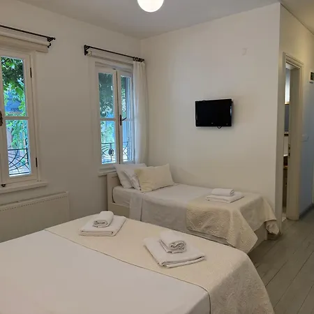 Gule Cunda Ξενοδοχείο *