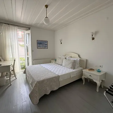 Gule Cunda Ayvalı