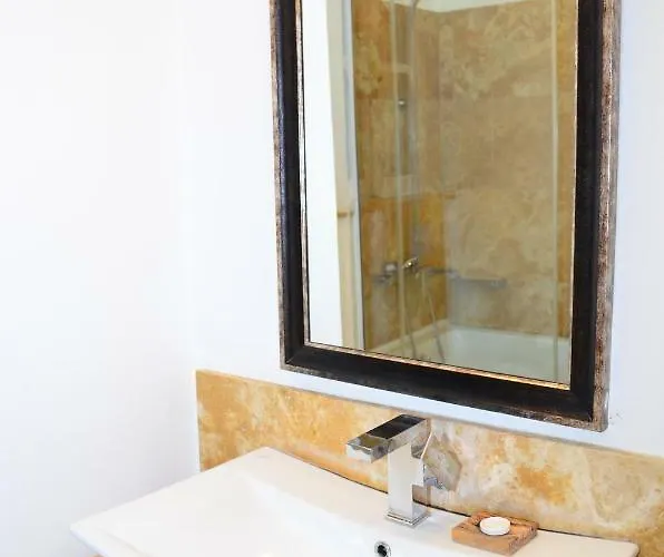 Gule Cunda מלון *